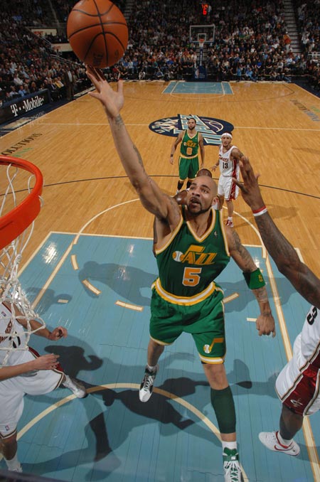 以持球威胁 以持球威胁